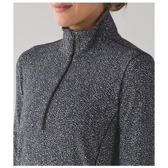 Lululemon 1/2 Zip Run top - Picture 6 of 13